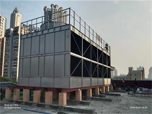 分享閉式冷卻塔憑借著幾大優勢成為佼佼者。(冷卻塔開式閉式成本對比)